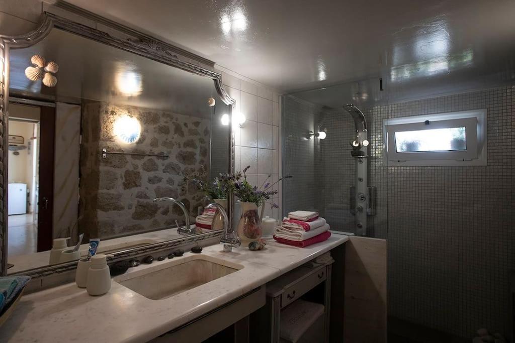 Stone Suite In The Center Of Corinth المظهر الخارجي الصورة